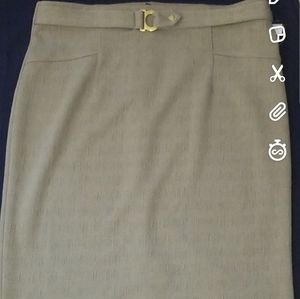 Green knee length skirt size small